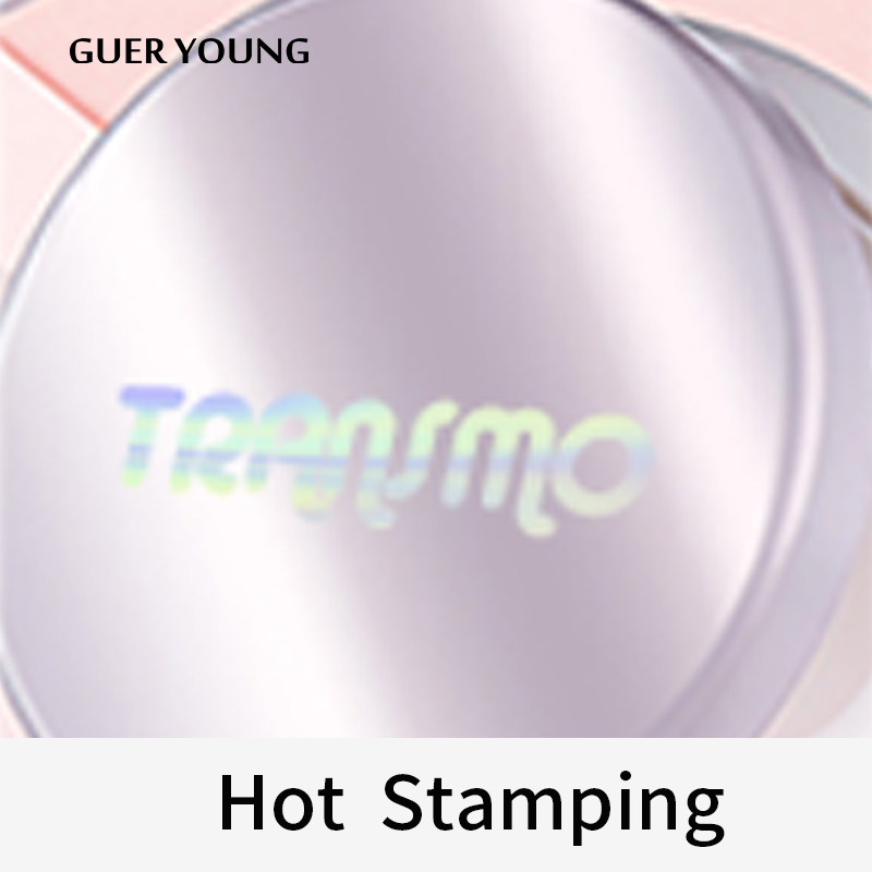Proceso de estampado en caliente de logo en tubo cosmético